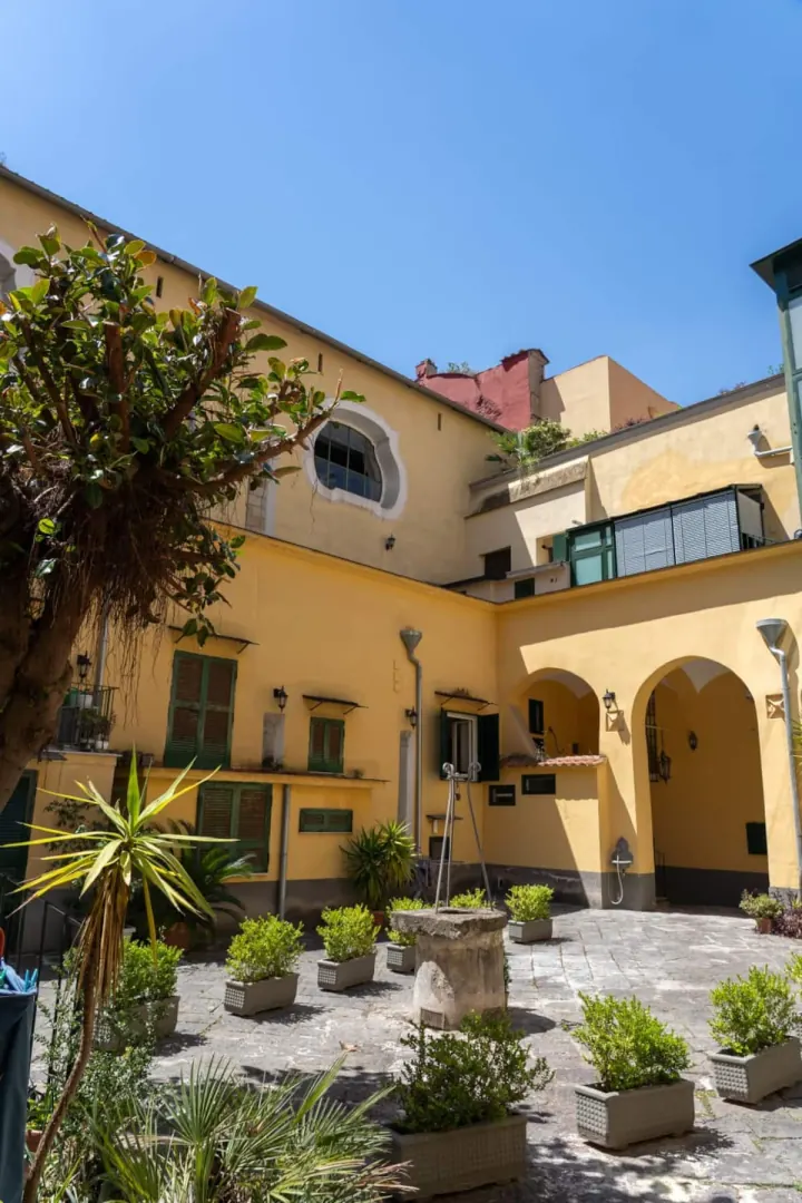 Le arcate del cortile del palazzo